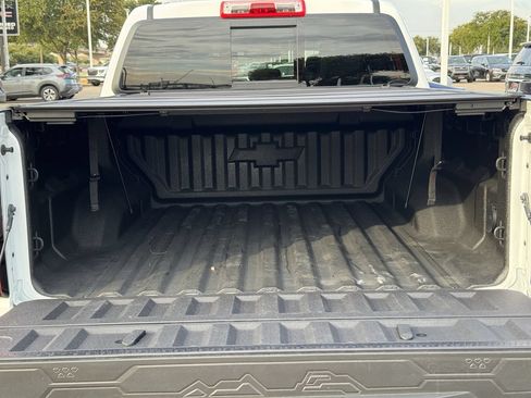 Used 2025 Chevrolet Colorado ZR2 w/ Technology Package AWD/4WD image 27
