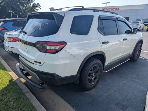 Used 2024 Honda Pilot TrailSport image 3