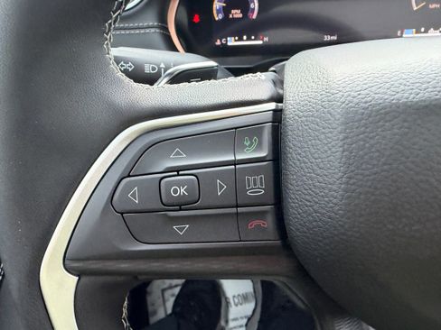 New 2025 Jeep Grand Cherokee Altitude image 12