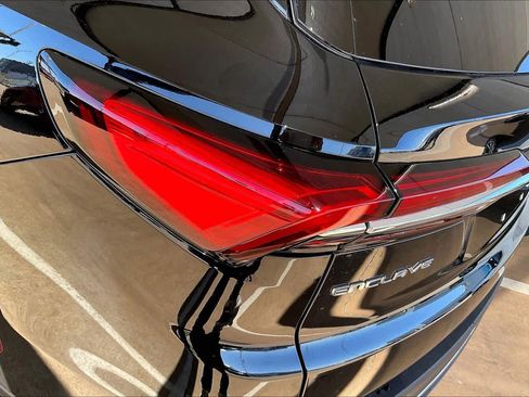 Certified 2025 Buick Enclave Preferred image 28