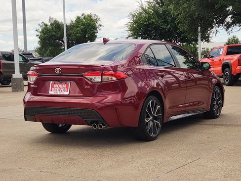 Used 2022 Toyota Corolla SE FWD image 3