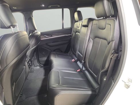 Used 2025 Jeep Grand Cherokee Limited AWD/4WD image 11