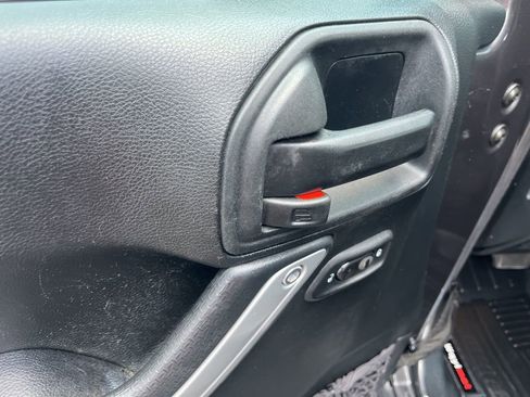 Used 2017 Jeep Wrangler Unlimited Sahara w/ Connectivity Group image 51