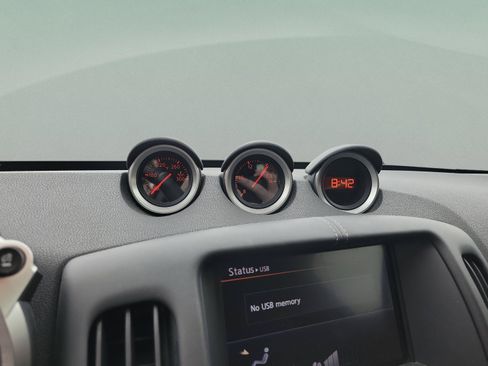 Used 2016 Nissan 370Z Touring RWD image 14