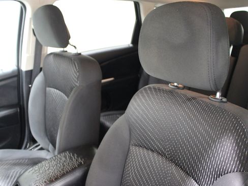 Used 2018 Dodge Journey SE w/ Blacktop Package FWD image 4