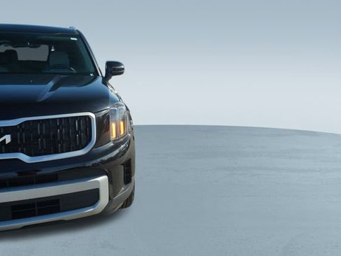 Used 2024 Kia Telluride EX w/ EX Captain's Chair Package image 41