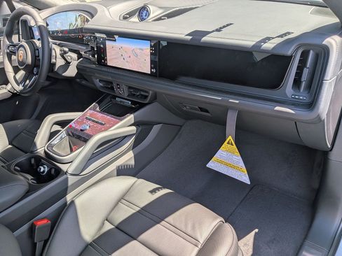 New 2026 Porsche Cayenne GTS image 27