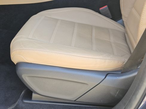 Used 2024 Mercedes-Benz GLS 580 4MATIC image 21