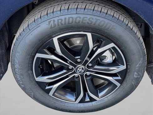 Used 2025 Toyota Sienna Platinum image 8