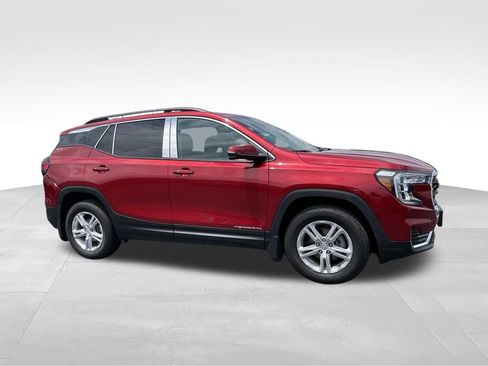 Used 2022 GMC Terrain SLE w/ Driver Convenience Package AWD/4WD image 2