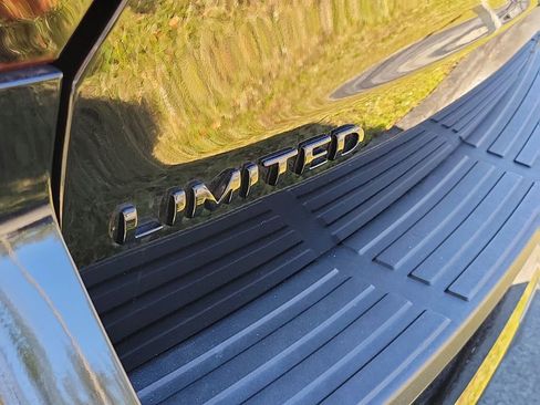 Used 2023 Ford Expedition Limited image 6