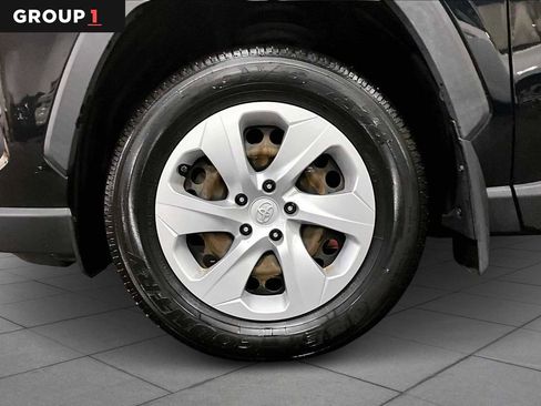 Used 2019 Toyota RAV4 LE image 10