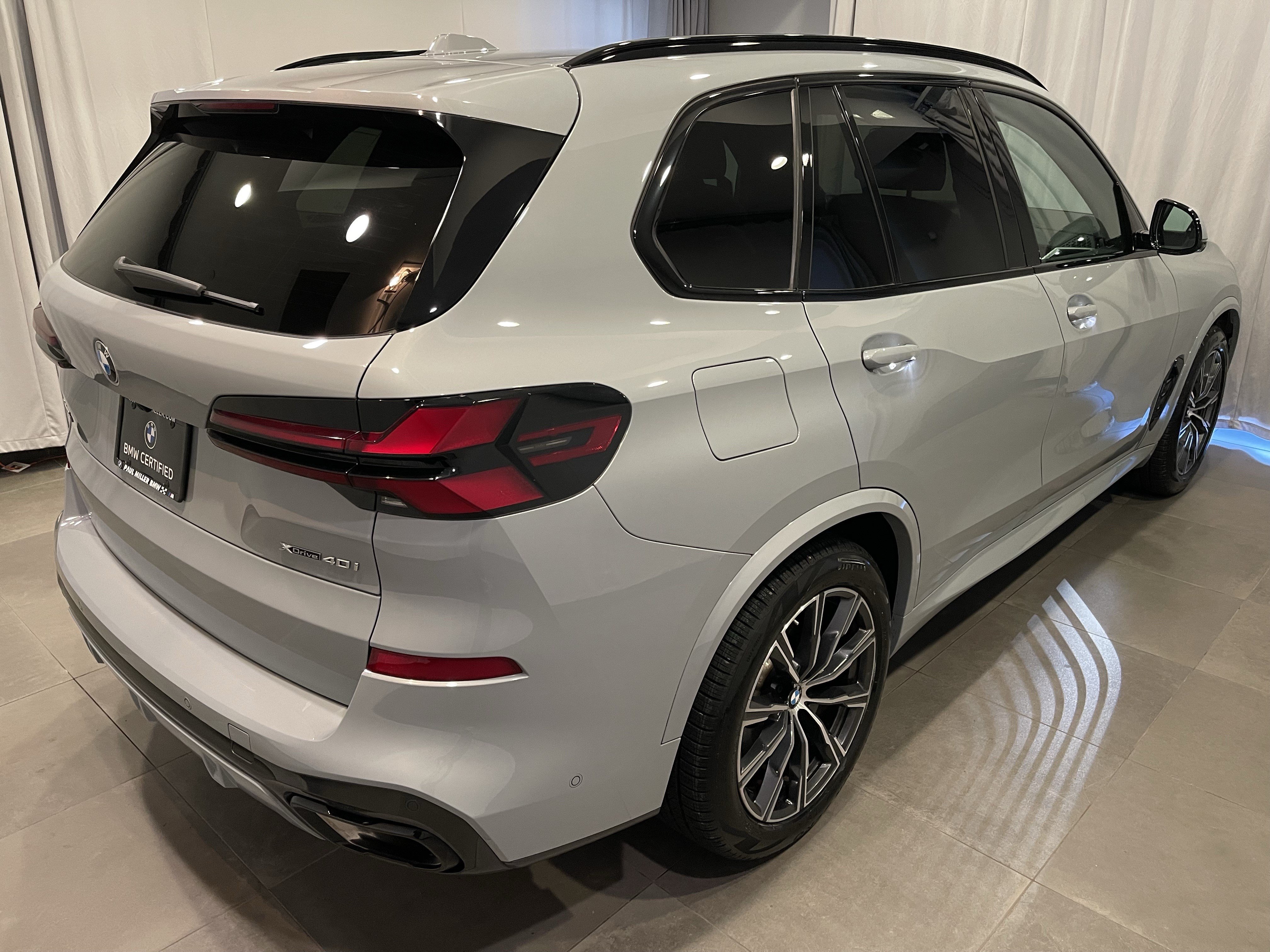 Certified 2024 BMW X5 xDrive40i w/ M Sport Package AWD/4WD image 5