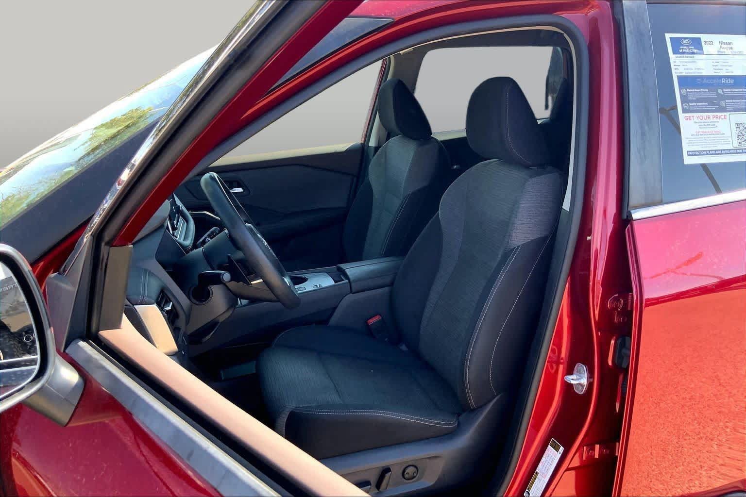 Used 2022 Nissan Rogue SV FWD image 8