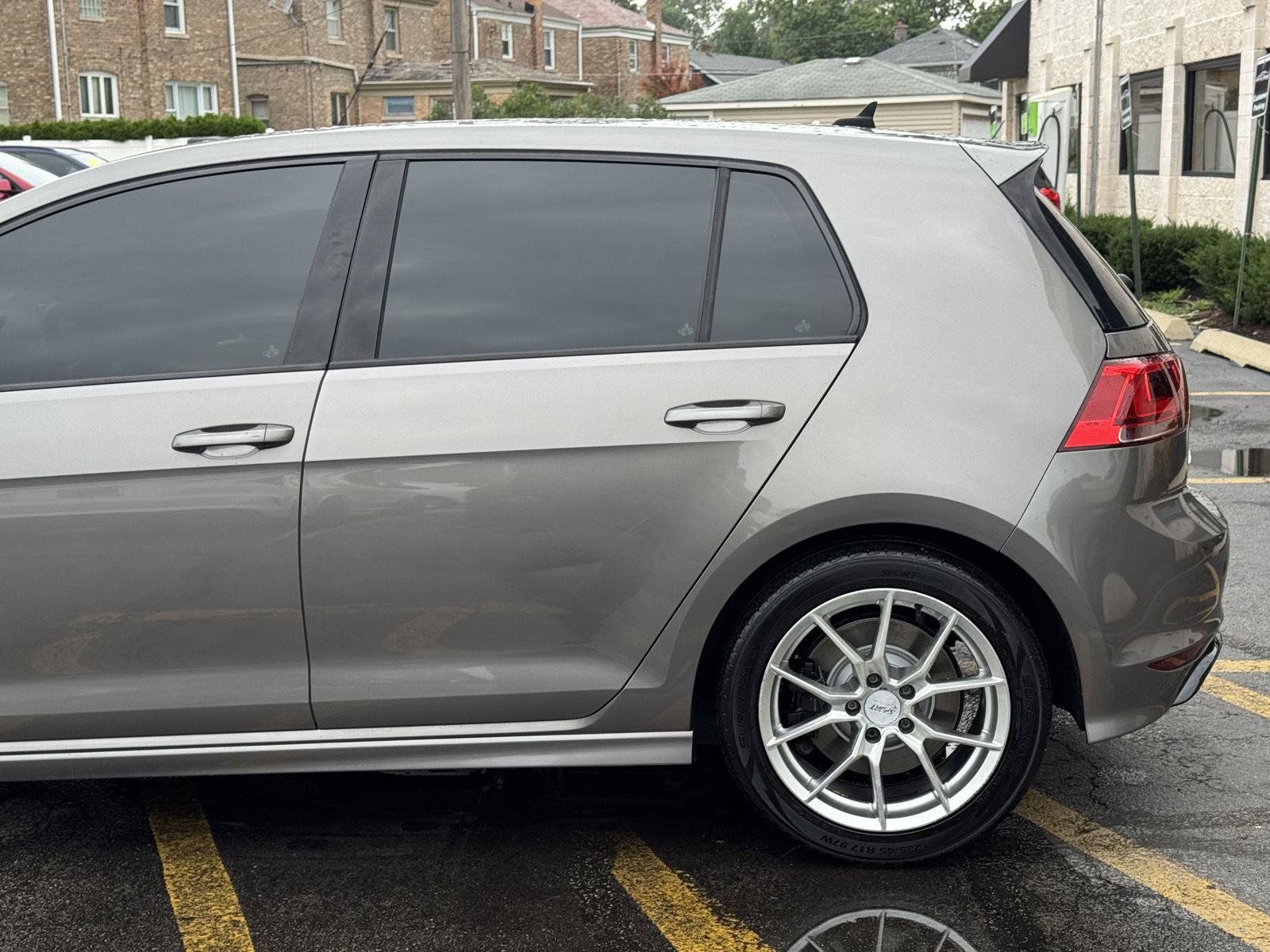 Used 2017 Volkswagen Golf R 4-Door AWD/4WD image 5