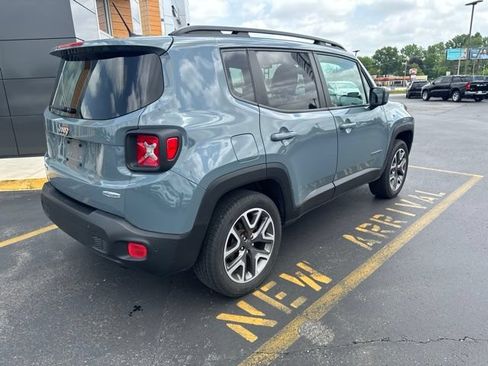 Used 2017 Jeep Renegade Latitude w/ Advanced Technology Group AWD/4WD image 6