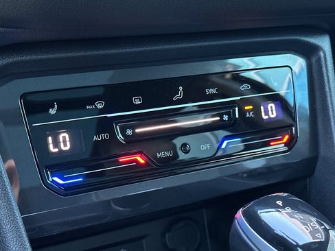 Used 2022 Volkswagen Tiguan SE R-Line image 21