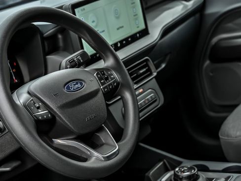 Used 2025 Ford Maverick XL image 17