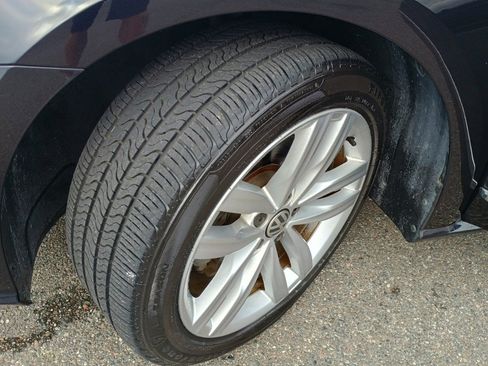 Used 2018 Volkswagen Passat 2.0T SEL Premium image 10