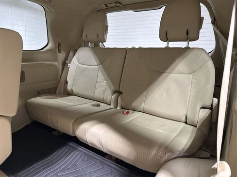 Used 2017 Lexus LX 570 4WD image 31