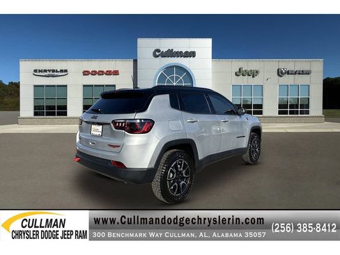 New 2026 Jeep Compass Trailhawk w/ Sun, Sound & Navigation Group AWD/4WD image 3