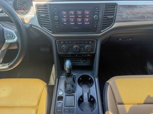 Used 2021 Volkswagen Atlas Cross Sport SE FWD image 9