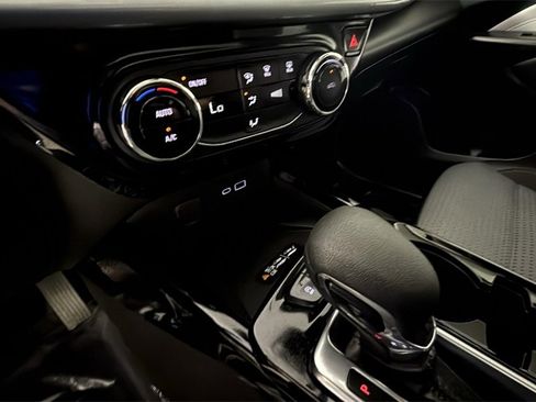 Certified 2024 Chevrolet Trax LT w/ Sunroof Package image 21