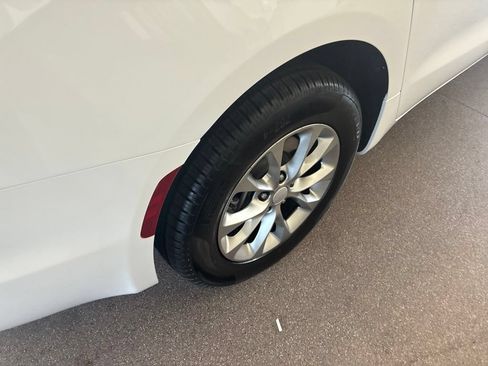 New 2027 Chrysler Pacifica Select AWD/4WD image 23