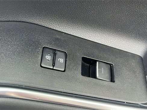 Certified 2025 Toyota Highlander Limited image 38