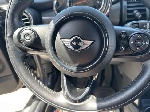 Used 2018 MINI Cooper 2-Door Hardtop image 30