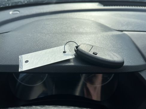 Used 2021 Nissan Sentra SR w/ SR Premium Package image 9