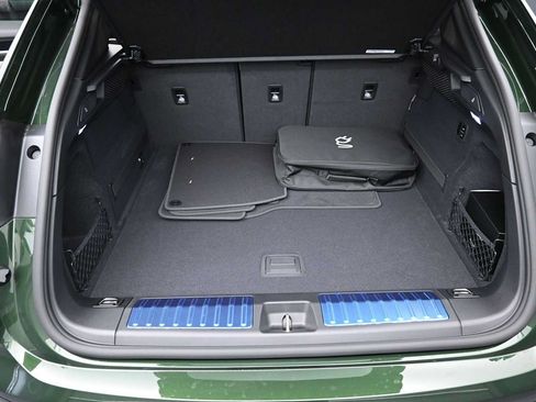 New 2026 Porsche Macan 4 Electric AWD/4WD image 18