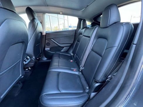 Used 2021 Tesla Model Y Long Range image 21