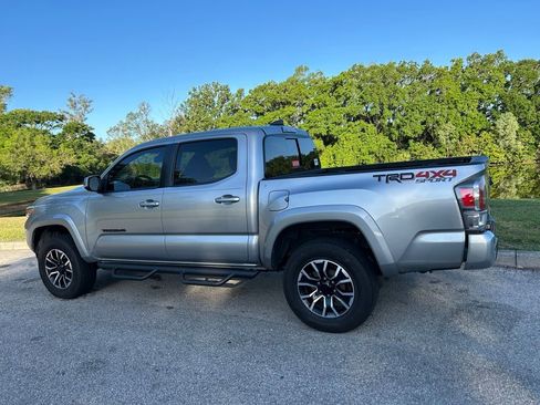 Used 2021 Toyota Tacoma TRD Sport w/ Technology Package AWD/4WD image 3