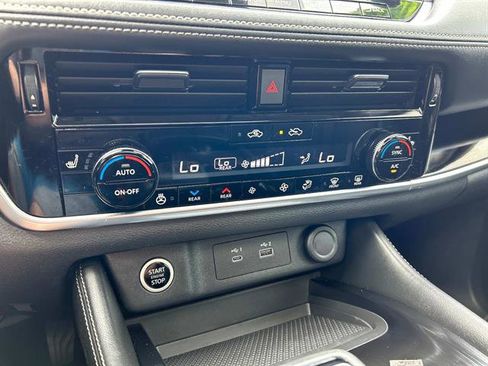 Used 2022 Nissan Rogue SL w/ SL Premium Package image 32