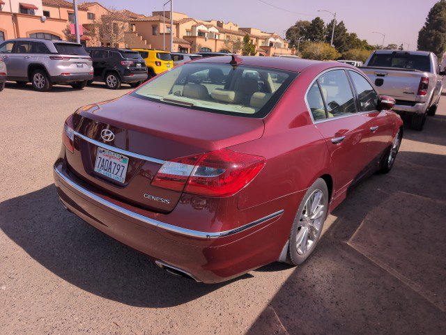 Used 2013 Hyundai Genesis 3.8 w/ Premium Pkg RWD image 3