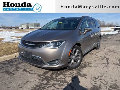 Used 2017 Chrysler Pacifica Limited w/ Tire & Wheel Group
