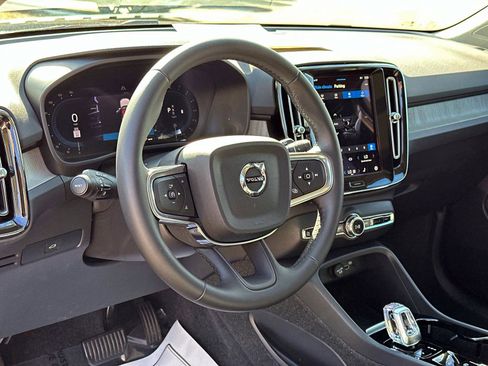 Certified 2024 Volvo XC40 B5 Plus image 30