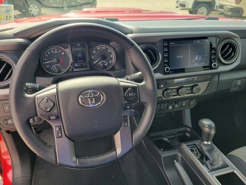 Used 2022 Toyota Tacoma TRD Sport image 14