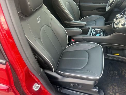 New 2026 Chrysler Pacifica Limited w/ S Appearance Package FWD image 26