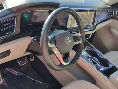 Used 2024 Volkswagen Atlas SEL Premium R-Line image 10