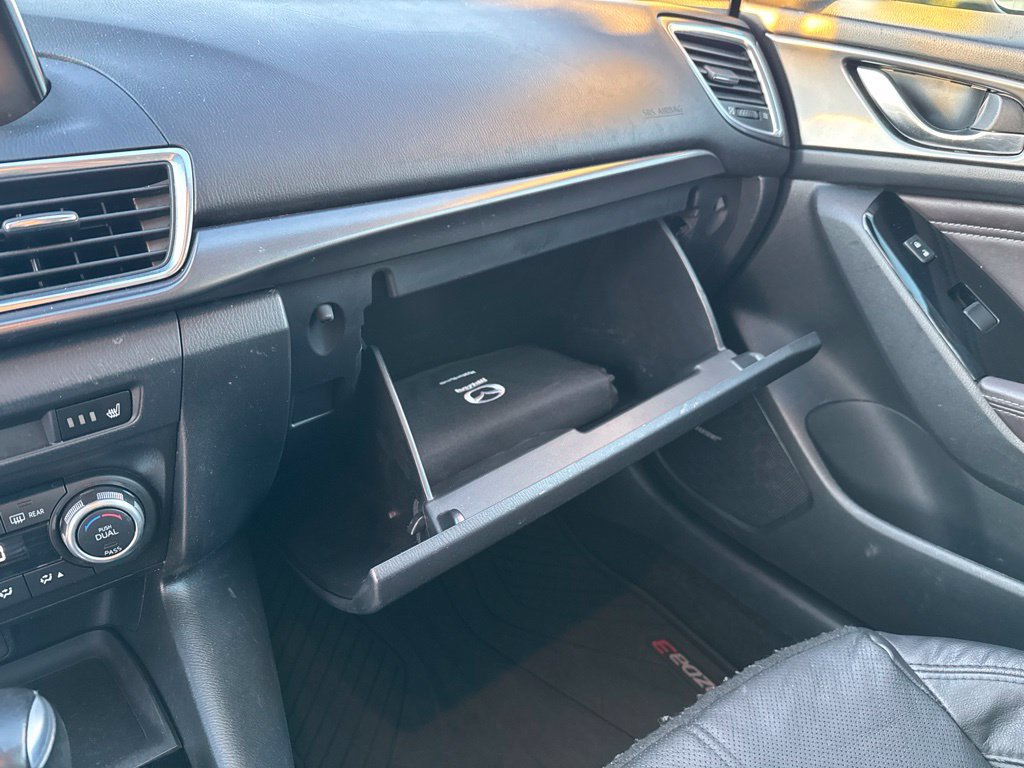Used 2018 MAZDA MAZDA3 Grand Touring w/ Premium Equipment Package FWD image 26