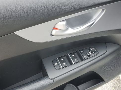 Used 2023 Kia Forte LXS w/ LXS Technology Package image 17