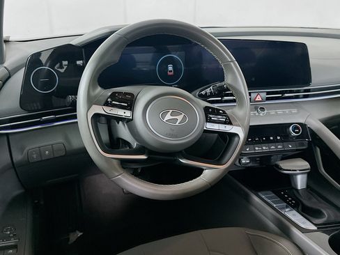 Used 2025 Hyundai Elantra SEL FWD image 18