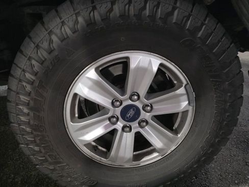 Used 2015 Ford F150 XLT w/ Trailer Tow Package image 8