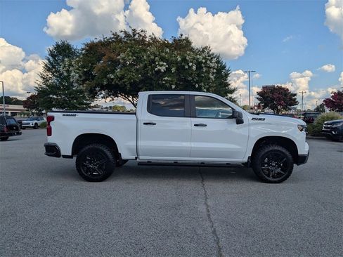 Used 2025 Chevrolet Silverado 1500 LT Trail Boss w/ Convenience Package II image 9
