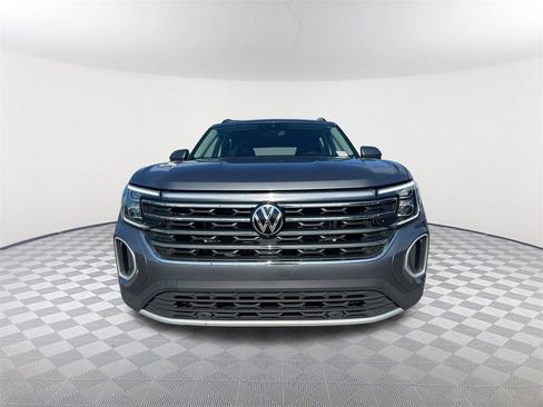 Used 2024 Volkswagen Atlas SE image 2