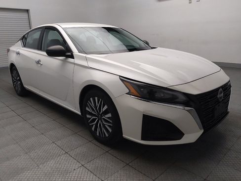 Used 2024 Nissan Altima 2.5 SV FWD image 13