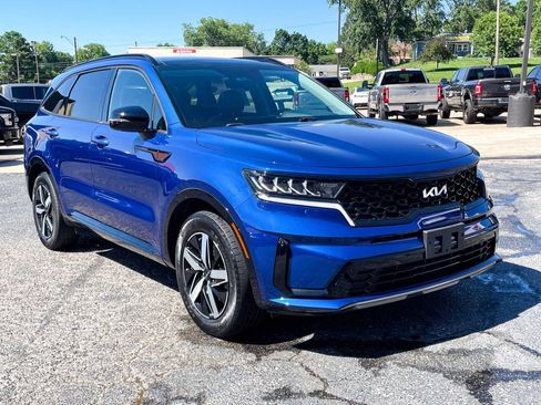 Used 2023 Kia Sorento S w/ Panoramic Sunroof Package FWD image 2