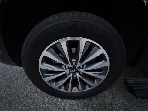 Used 2015 Lincoln Navigator L 4WD image 21